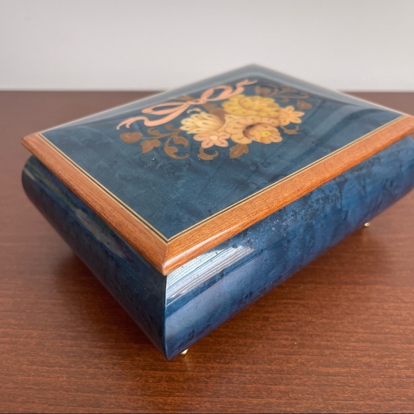 Traditional Italian Floral Fruit Wood Blue Swiss Musical Keepsake - Picture 7 of 9